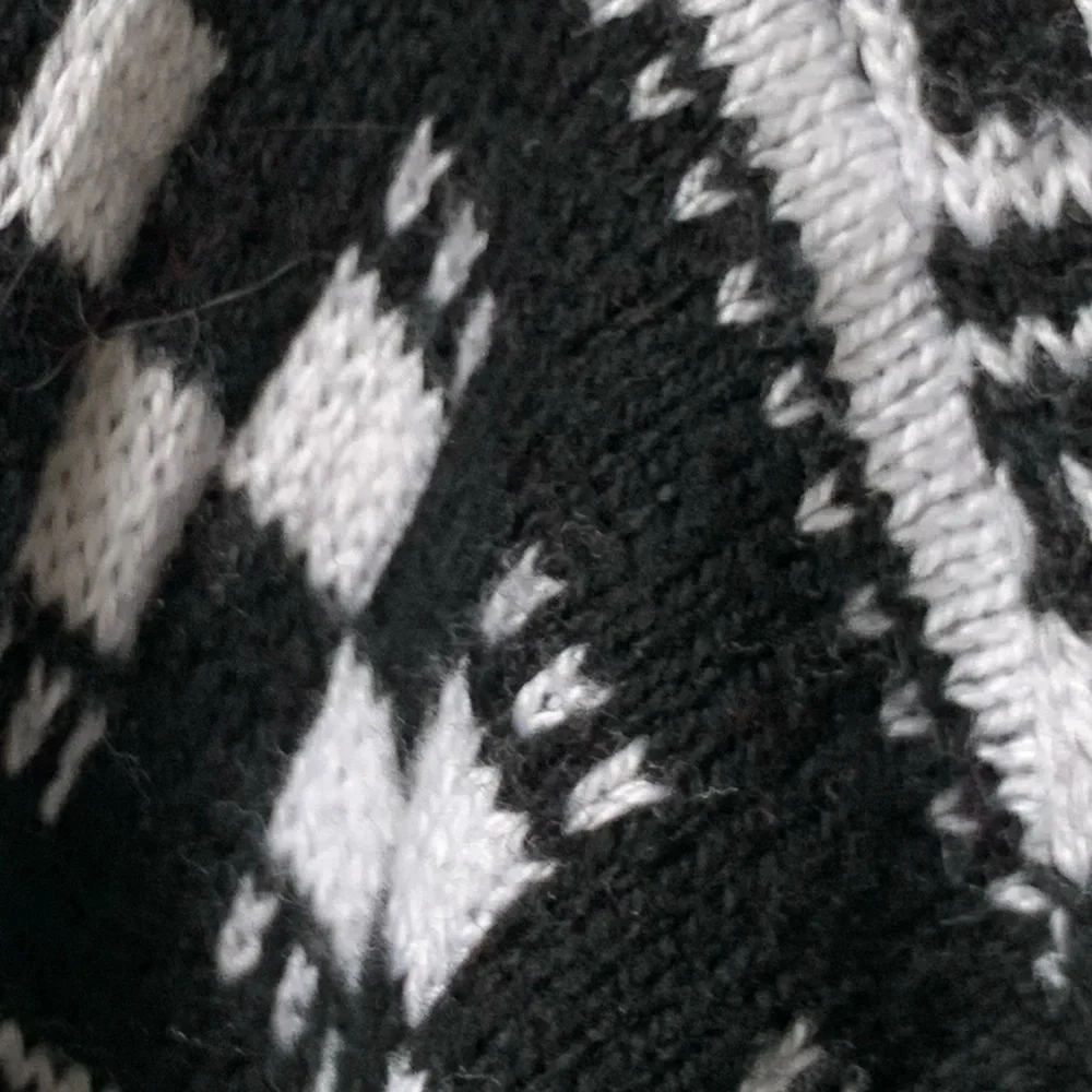 MERONA Women’s Black White Front Print Long Sleeve Rounded Neck Sweater